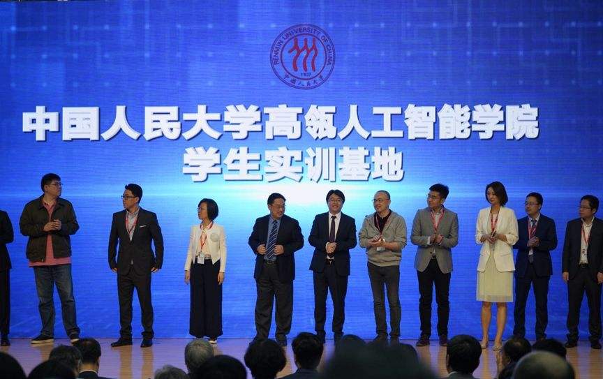 服务机器人产业想要长期稳定发展，需要哪几方面共同努力